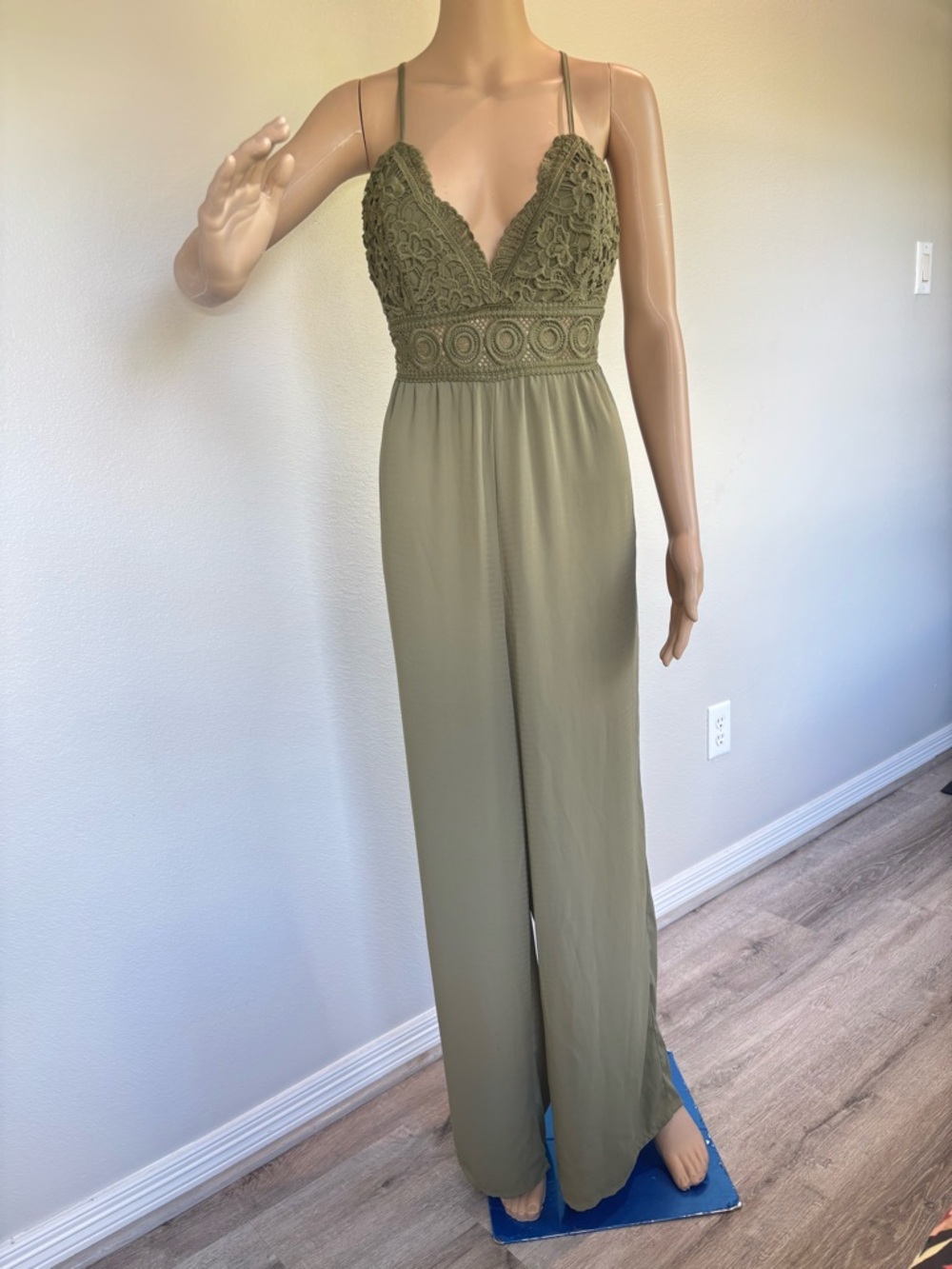 Blashe Olive Crochet Bodice Wide-Leg Jumpsuit Open Back V Neck Like New - Picture 2 of 16